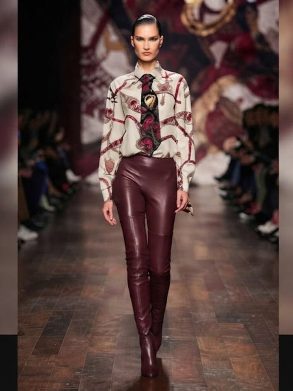 Bedo Sensational Baroque Style Shirt with matching Tie & Pin
